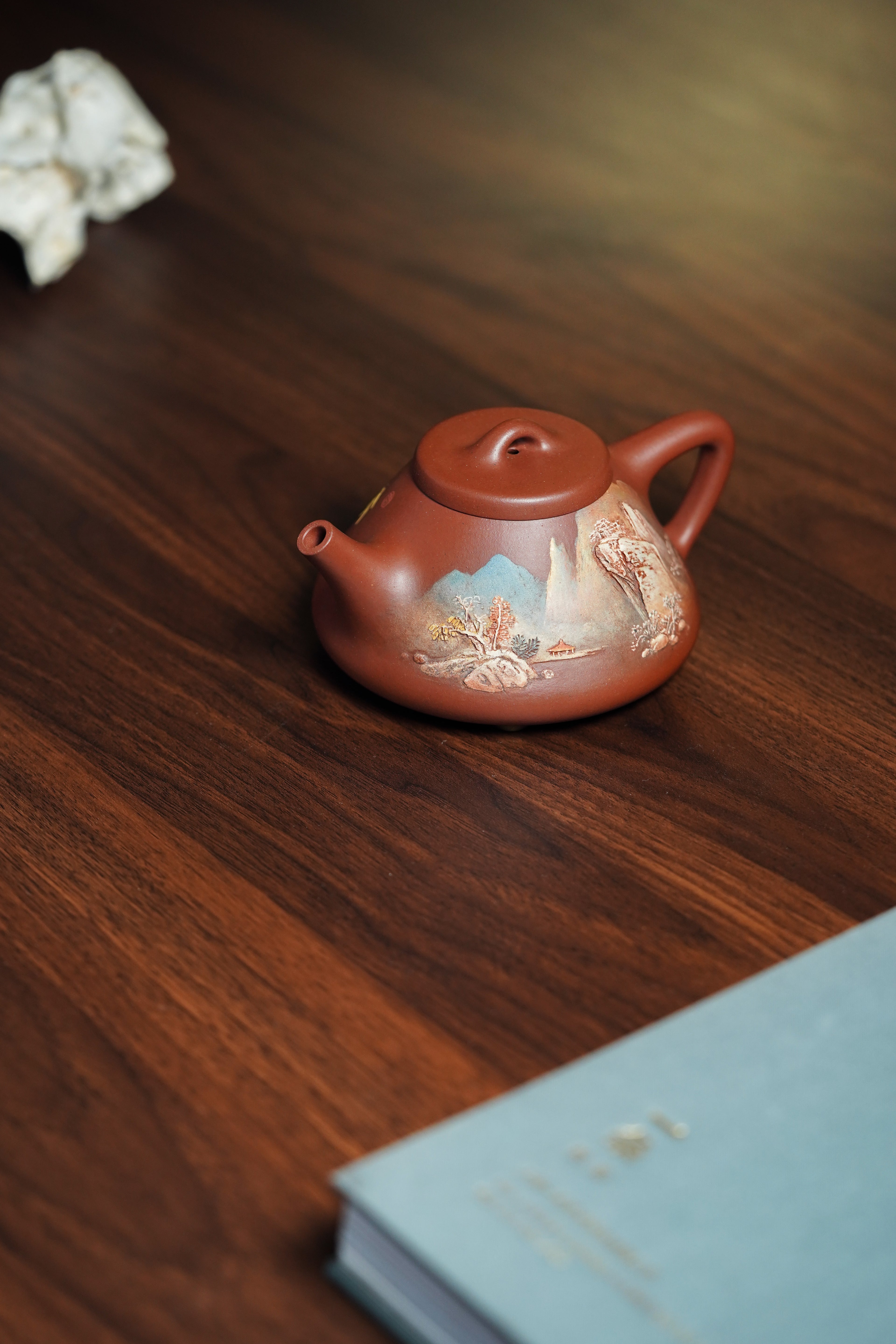 双宗师合璧·紫砂传世孤品｜何光宏塑景×邱玉林题饰《子冶石瓢》礼藏巅峰｜殿堂潜力重器！（黄金海洋贝壳烧）——原矿优质底槽清·220cc