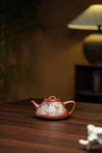 双宗师合璧·紫砂传世孤品｜何光宏塑景×邱玉林题饰《子冶石瓢》礼藏巅峰｜殿堂潜力重器！（黄金海洋贝壳烧）——原矿优质底槽清·220cc
