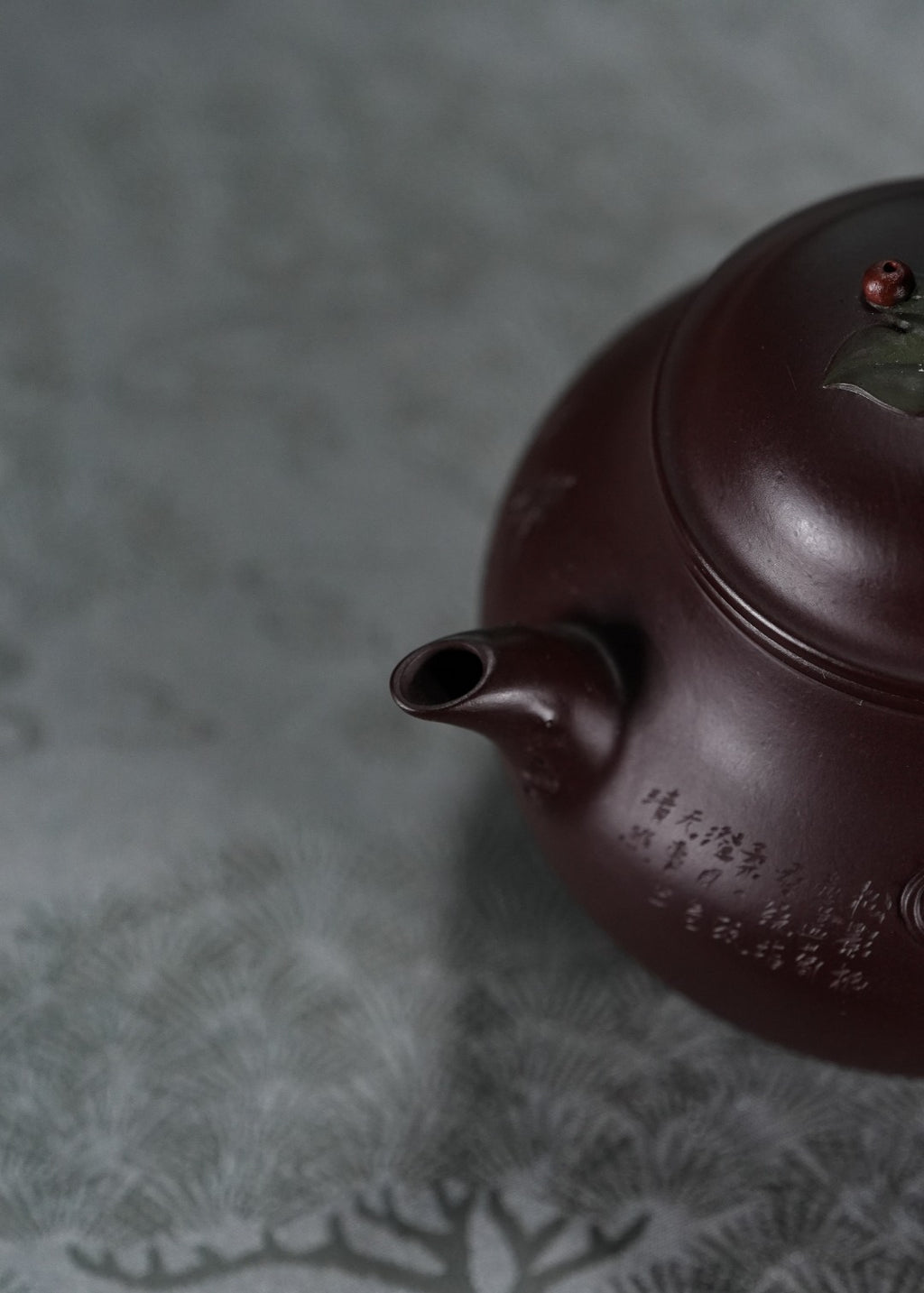 蒋蓉之女 传世花器｜蒋艺华·非遗紫砂巅峰重器《松鼠葡萄壶》收藏传世·高端礼赠艺术珍品！  ——原矿优质紫朱泥·200cc ——中国传统陶瓷艺术大师·蒋艺华 制