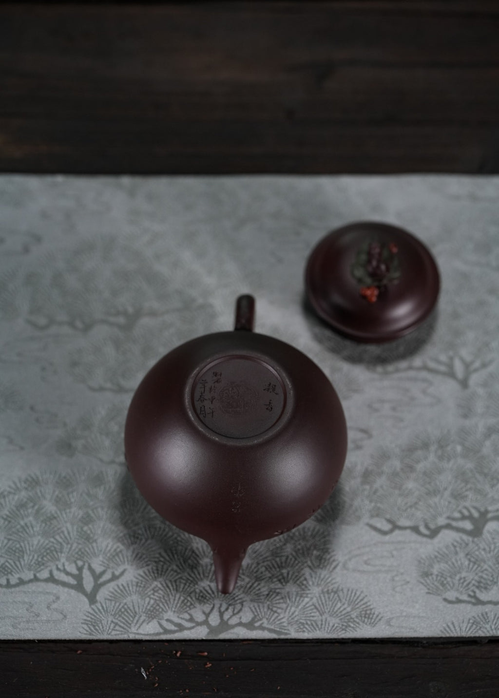 蒋蓉之女 传世花器｜蒋艺华·非遗紫砂巅峰重器《松鼠葡萄壶》收藏传世·高端礼赠艺术珍品！  ——原矿优质紫朱泥·200cc ——中国传统陶瓷艺术大师·蒋艺华 制