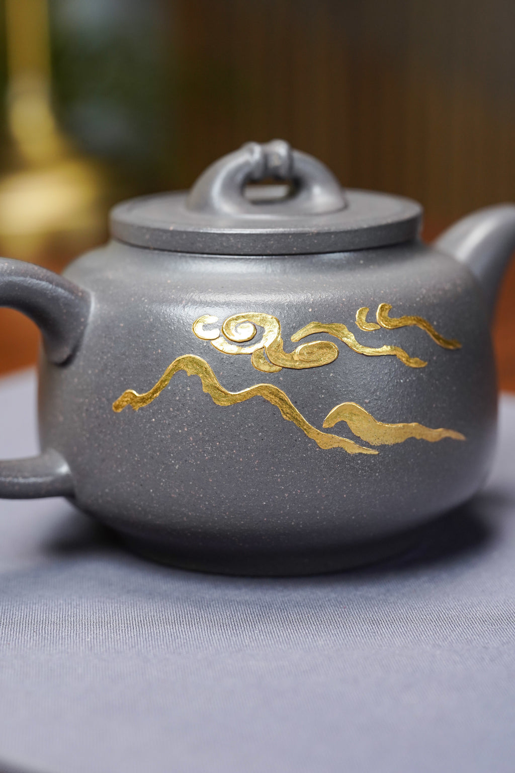 殿堂级顶奢臻品《云间壶》，传世收藏、礼赠顶流天花板👍 ——原矿优质天青泥·300cc（真金限量款） ——中国陶瓷艺术大师·邱玉林 亲制