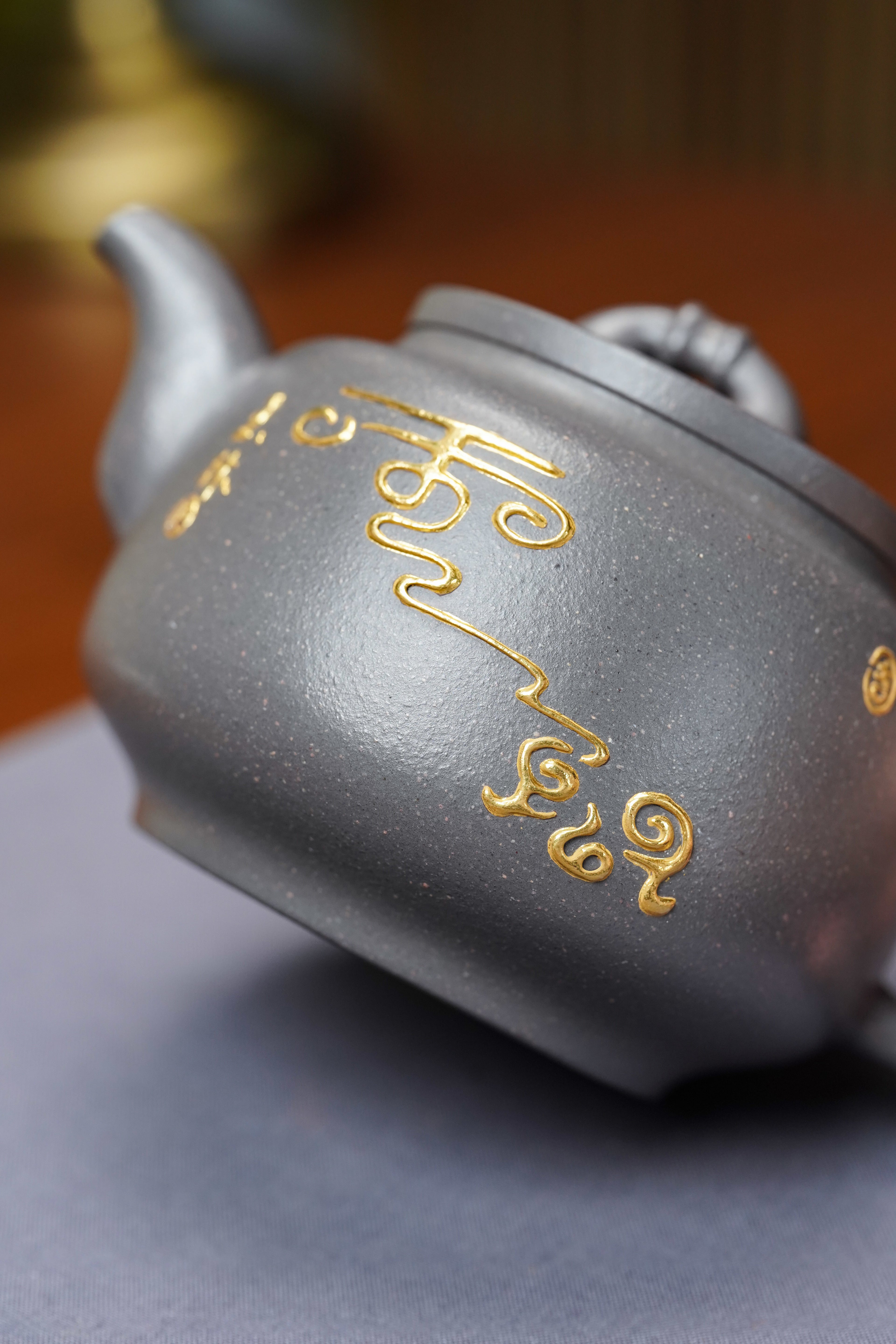殿堂级顶奢臻品《云间壶》，传世收藏、礼赠顶流天花板👍 ——原矿优质天青泥·300cc（真金限量款） ——中国陶瓷艺术大师·邱玉林 亲制