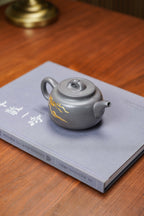 殿堂级顶奢臻品《云间壶》，传世收藏、礼赠顶流天花板👍 ——原矿优质天青泥·300cc（真金限量款） ——中国陶瓷艺术大师·邱玉林 亲制