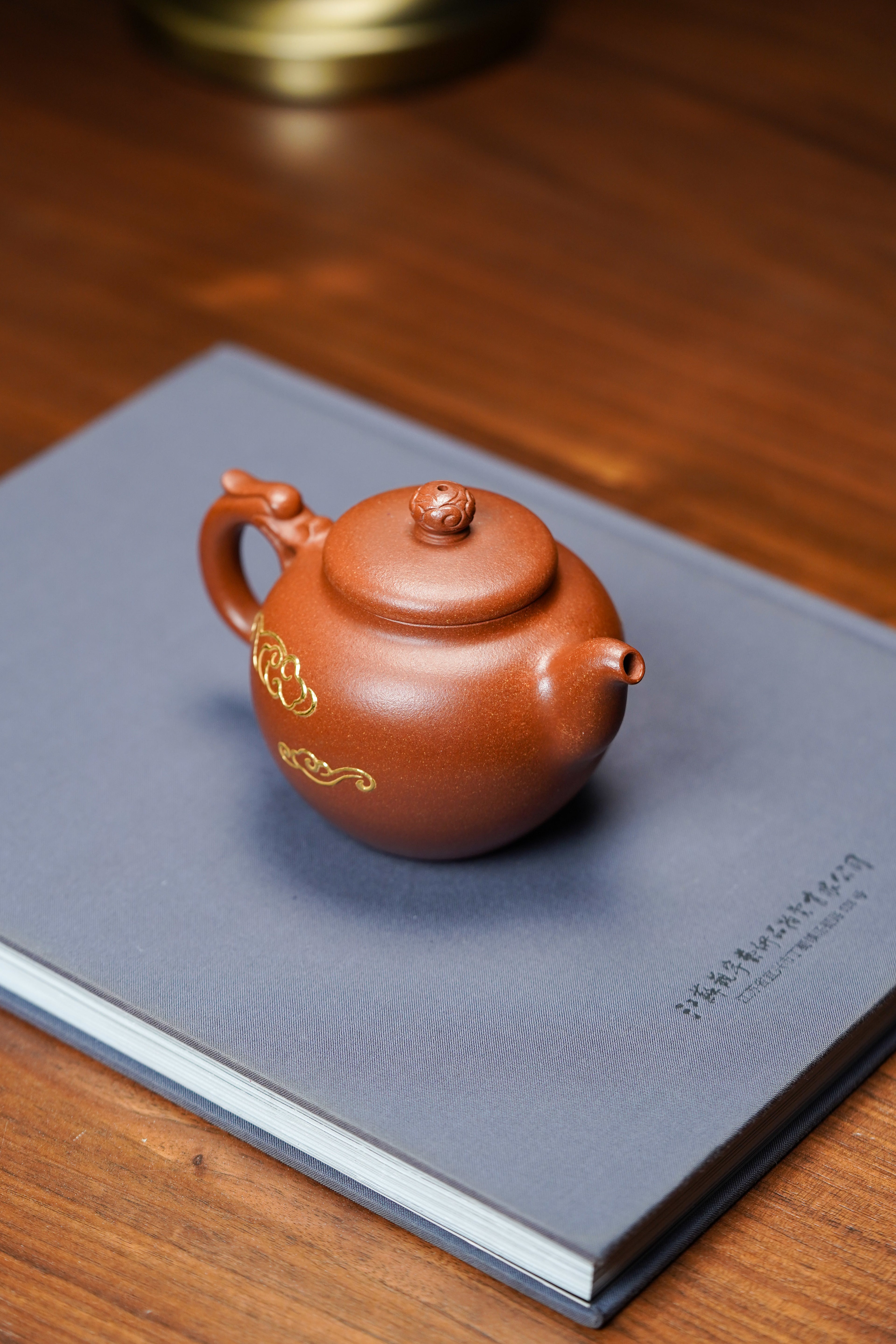 国大师邱玉林亲制｜顶奢稀有传世臻品《祥和壶》礼藏天花板｜殿堂潜力重器👍(真金限量版)  ——原矿优质降坡泥·280cc ——中国陶瓷艺术大师·邱玉林·亲制