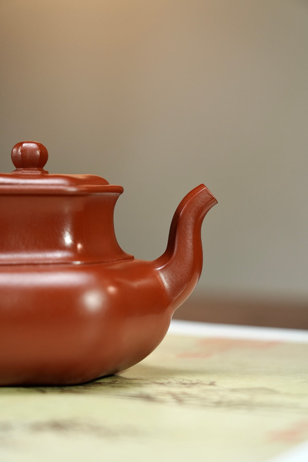 紫砂界80后方器巨匠巅峰臻品大拍5万同系列《萍聚壶》甄选原矿优质大红袍·200cc，料工合一、品质顶级