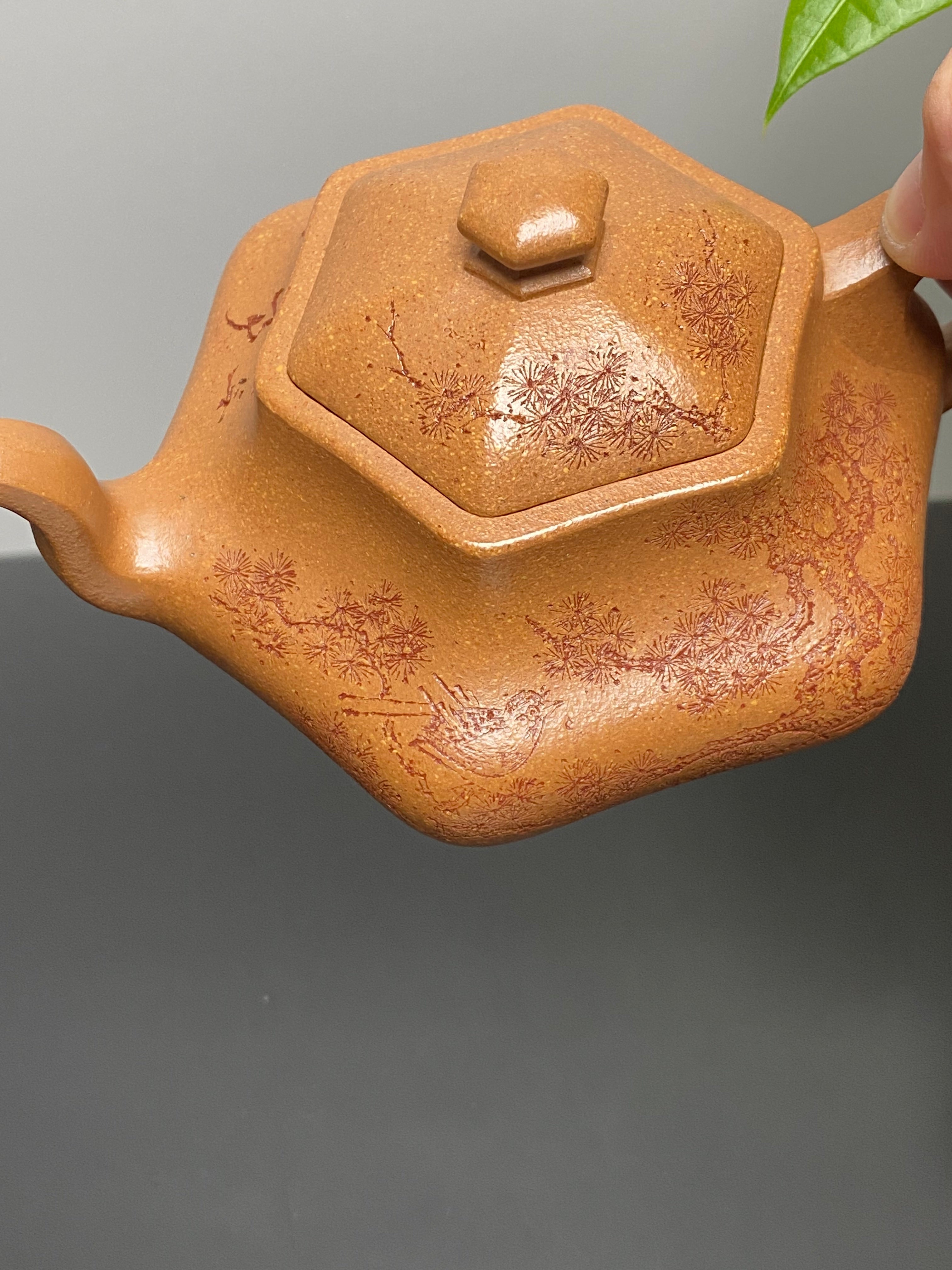 耿浩方器 礼藏双绝｜紫砂界80后方器巨匠巅峰臻品《闲者六方壶》甄选原矿优质老段泥·260cc，料工合一，品质顶级