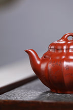 研高收藏重器【飞菱】 作者：刘红仙 职称：研究员级高级工艺美术师 容量： 340cc 泥料： 稀有可心朱泥