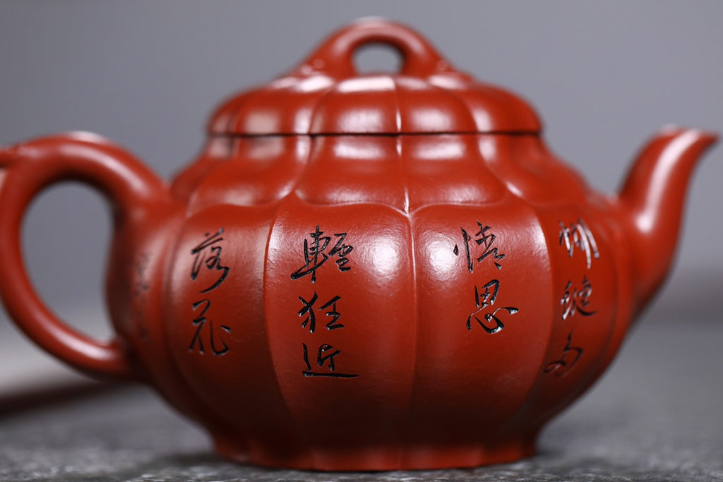 研高收藏重器【飞菱】 作者：刘红仙 职称：研究员级高级工艺美术师 容量： 340cc 泥料： 稀有可心朱泥
