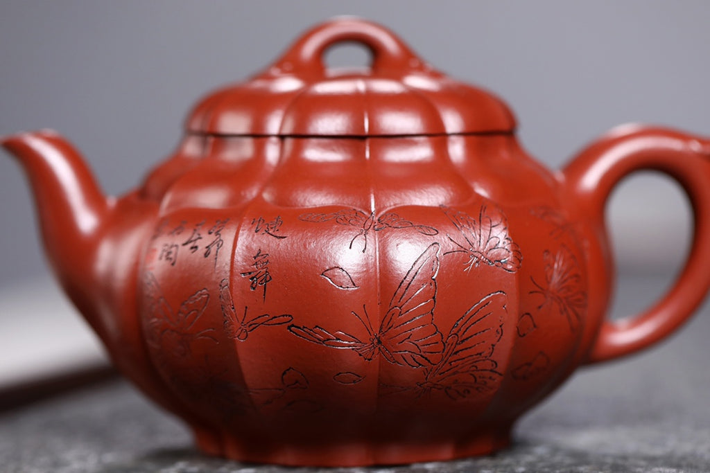 研高收藏重器【飞菱】 作者：刘红仙 职称：研究员级高级工艺美术师 容量： 340cc 泥料： 稀有可心朱泥