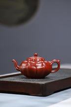 研高收藏重器【禅墩•葵菱】 作者：刘红仙 职称：研究员级高级工艺美术师 容量： 420cc 泥料： 稀有可心朱泥