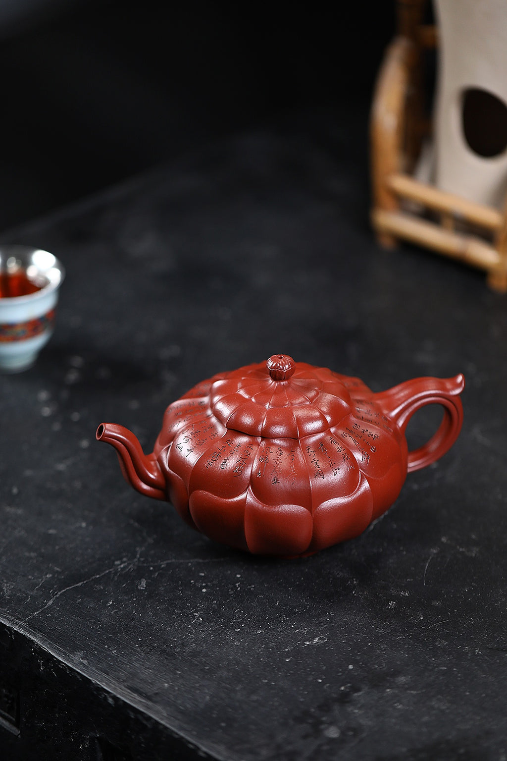 研高收藏重器【禅墩•葵菱】 作者：刘红仙 职称：研究员级高级工艺美术师 容量： 420cc 泥料： 稀有可心朱泥
