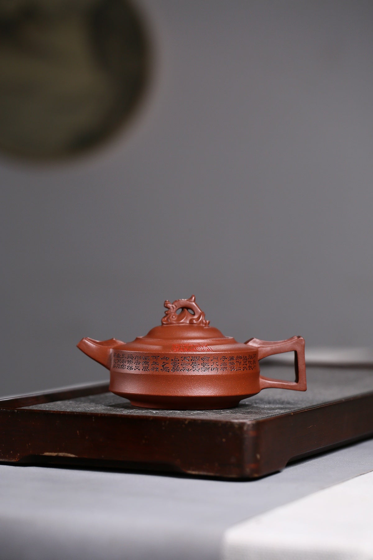 研高收藏重器【飞龙乘云】 作者：刘红仙 职称：研究员级高级工艺美术师 容量： 350cc 泥料： 稀有4号井底槽清