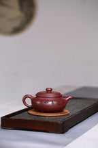 研高收藏重器【扁腹】 作者：刘红仙 职称：研究员级高级工艺美术师 刻绘：浮雕第一人张黎强 容量：520cc 泥料： 稀有紫红玉砂