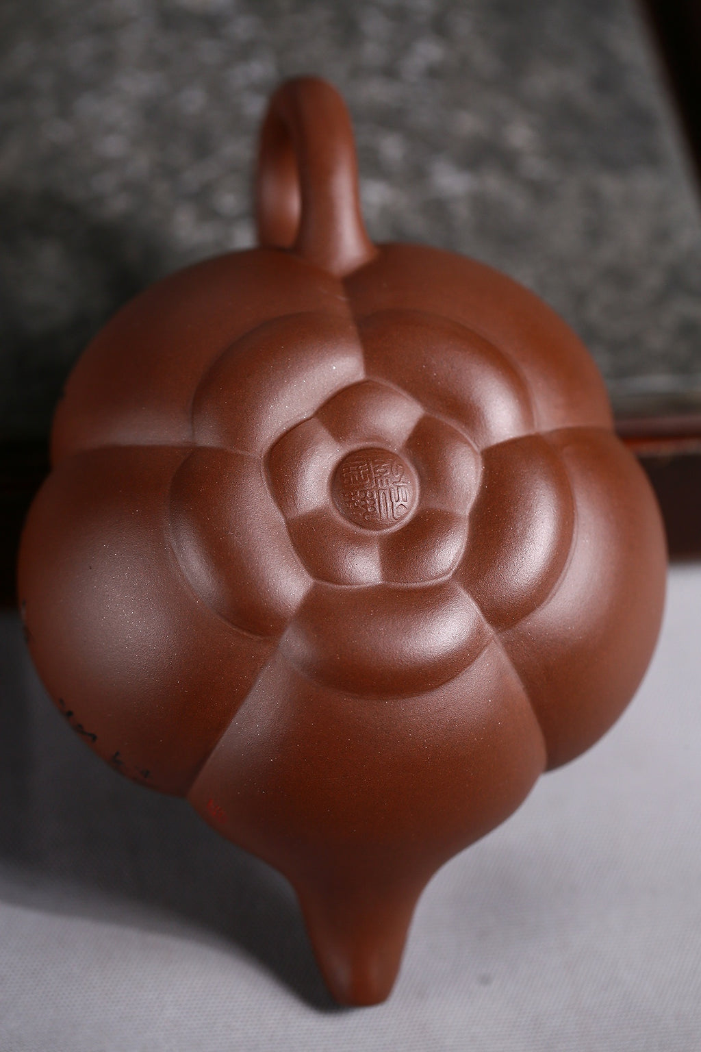 研高收藏重器【上合桃】 作者：刘红仙 职称：研究员级高级工艺美术师 容量： 510cc 泥料： 原矿紫泥