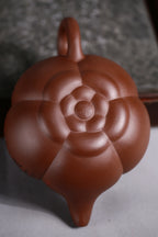 研高收藏重器【上合桃】 作者：刘红仙 职称：研究员级高级工艺美术师 容量： 510cc 泥料： 原矿紫泥