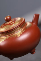 研高收藏重器【 三足如意】 作者：刘红仙 职称：研究员级高级工艺美术师 装饰：孙燕明 中国工艺美术大师 容量： 180cc 泥料： 稀有可心朱泥