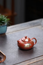 研高收藏重器【春江水暖】 作者：刘红仙 职称：研究员级高级工艺美术师 装饰：孙燕明 中国工艺美术大师 容量： 180cc 泥料： 稀有可心朱泥