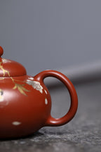 研高收藏重器【春江水暖】 作者：刘红仙 职称：研究员级高级工艺美术师 装饰：孙燕明 中国工艺美术大师 容量： 180cc 泥料： 稀有可心朱泥