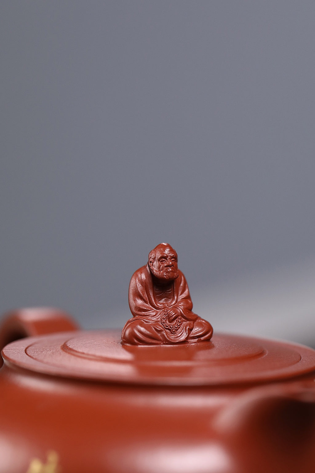 研高收藏重器【 笑口常开】 作者：刘红仙 职称：研究员级高级工艺美术师 装饰：孙燕明 中国工艺美术大师 容量： 180cc 泥料： 稀有可心朱泥