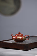 研高收藏重器【 寿桃】 作者：刘红仙 职称：研究员级高级工艺美术师 装饰：孙燕明 中国工艺美术大师 容量： 170cc 泥料： 稀有可心朱泥