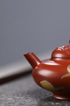 研高收藏重器【 寿桃】 作者：刘红仙 职称：研究员级高级工艺美术师 装饰：孙燕明 中国工艺美术大师 容量： 170cc 泥料： 稀有可心朱泥