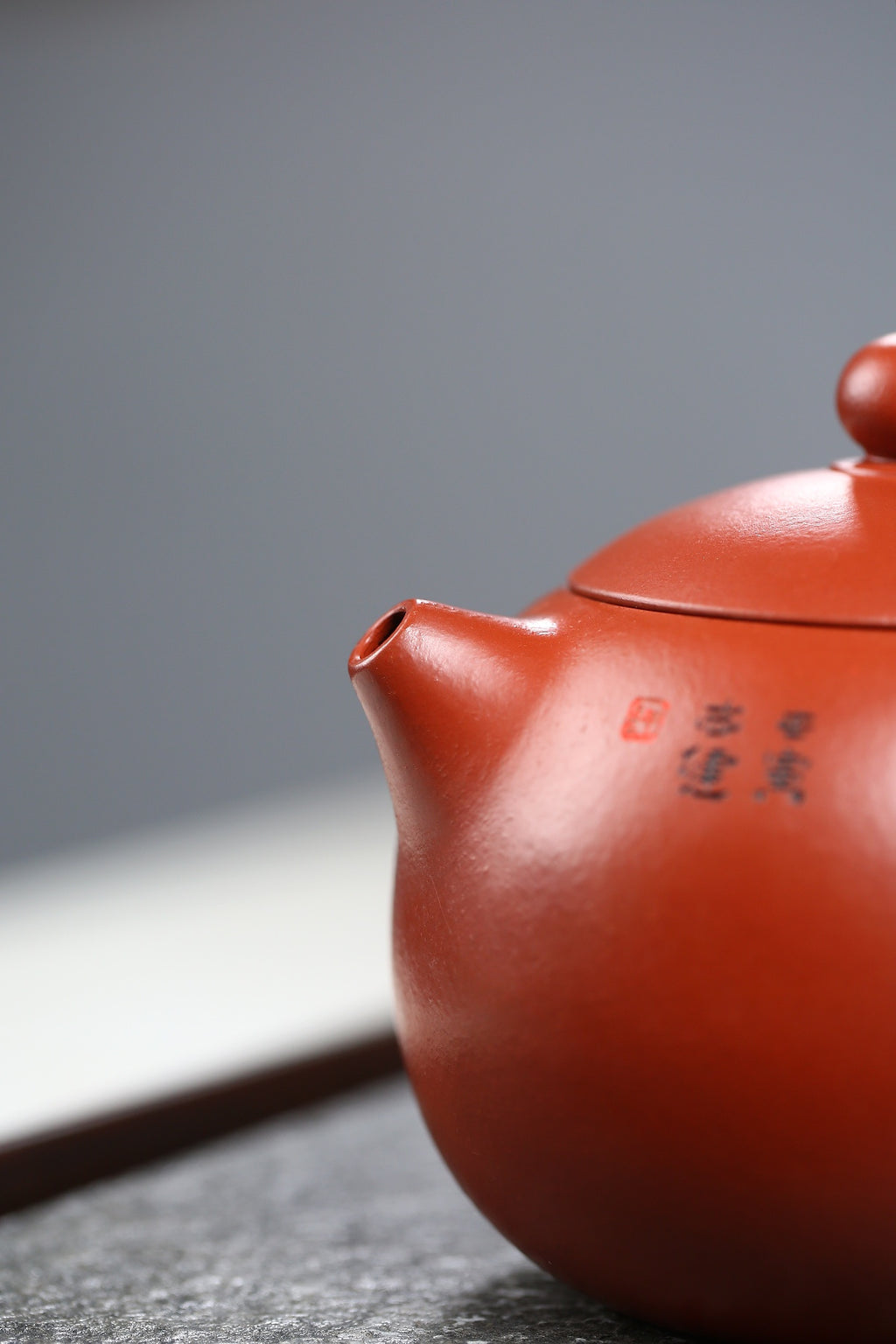 研高收藏重器【西施】 作者：刘红仙 职称：研究员级高级工艺美术师 容量：850cc 泥料： 稀有可心朱泥