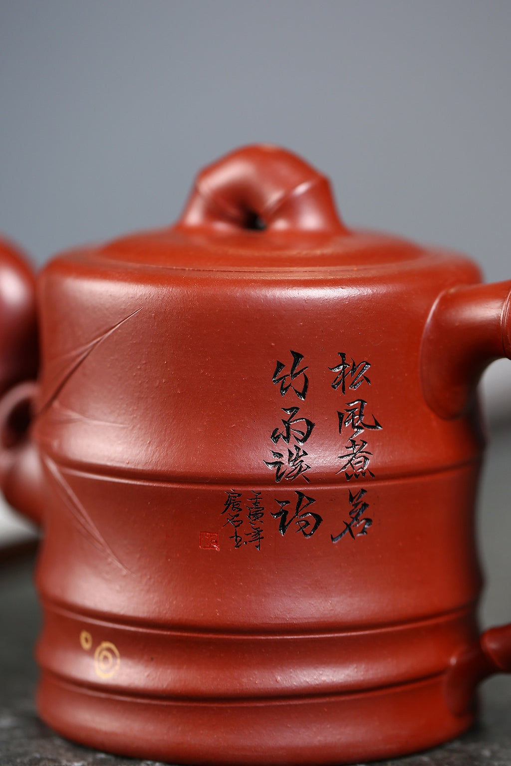 研高收藏重器【斑竹】 作者：刘红仙 职称：研究员级研究员级高级工艺美术师 容量：360cc 泥料： 稀有可心朱泥