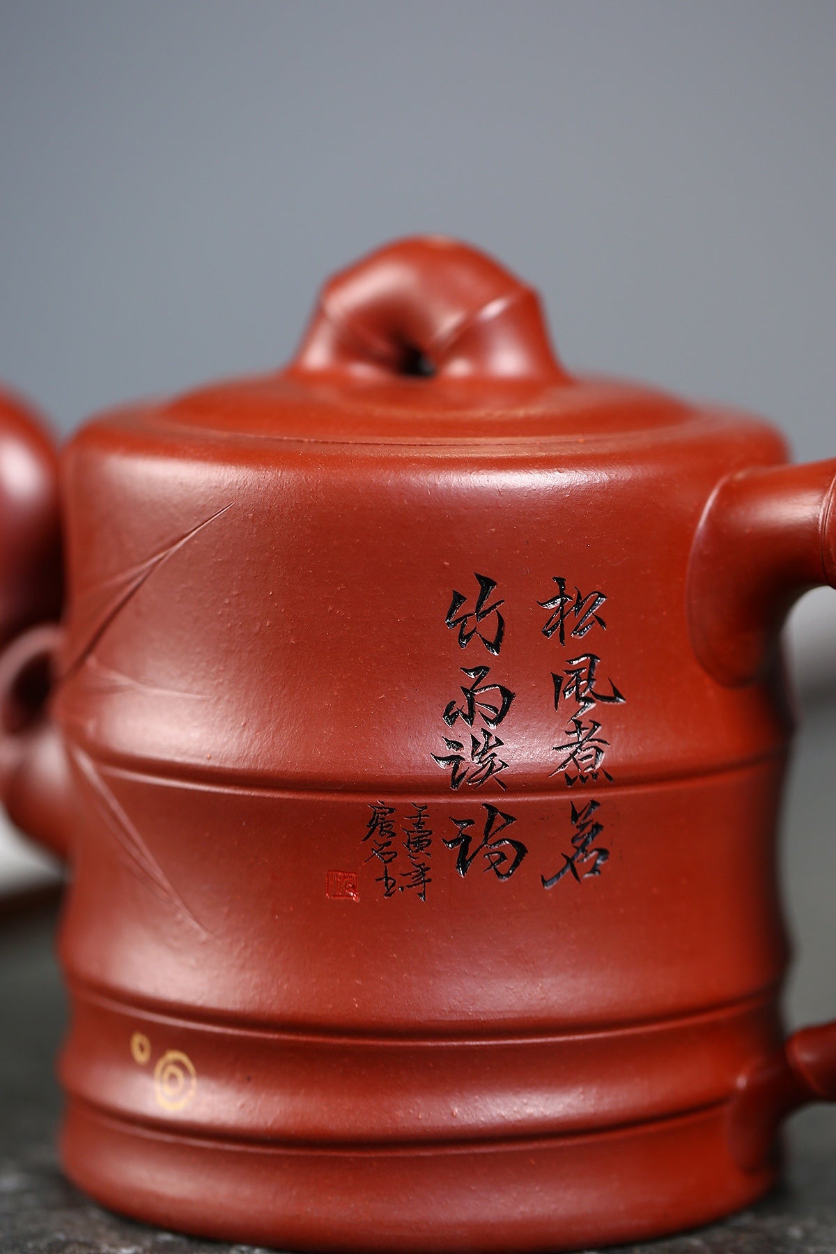 研高收藏重器【斑竹】 作者：刘红仙 职称：研究员级研究员级高级工艺美术师 容量：360cc 泥料： 稀有可心朱泥