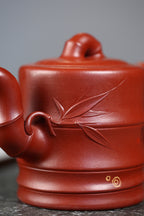 研高收藏重器【斑竹】 作者：刘红仙 职称：研究员级研究员级高级工艺美术师 容量：360cc 泥料： 稀有可心朱泥