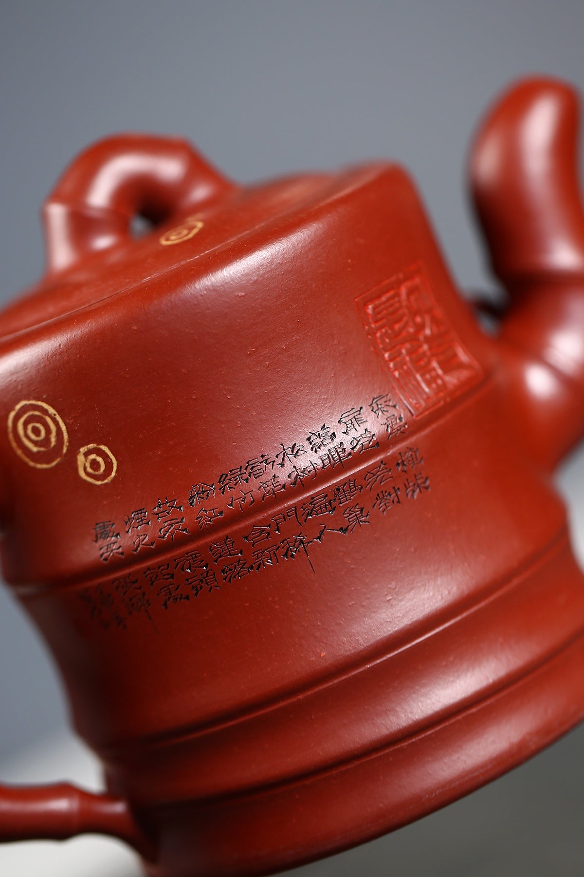 研高收藏重器【斑竹】 作者：刘红仙 职称：研究员级研究员级高级工艺美术师 容量：360cc 泥料： 稀有可心朱泥