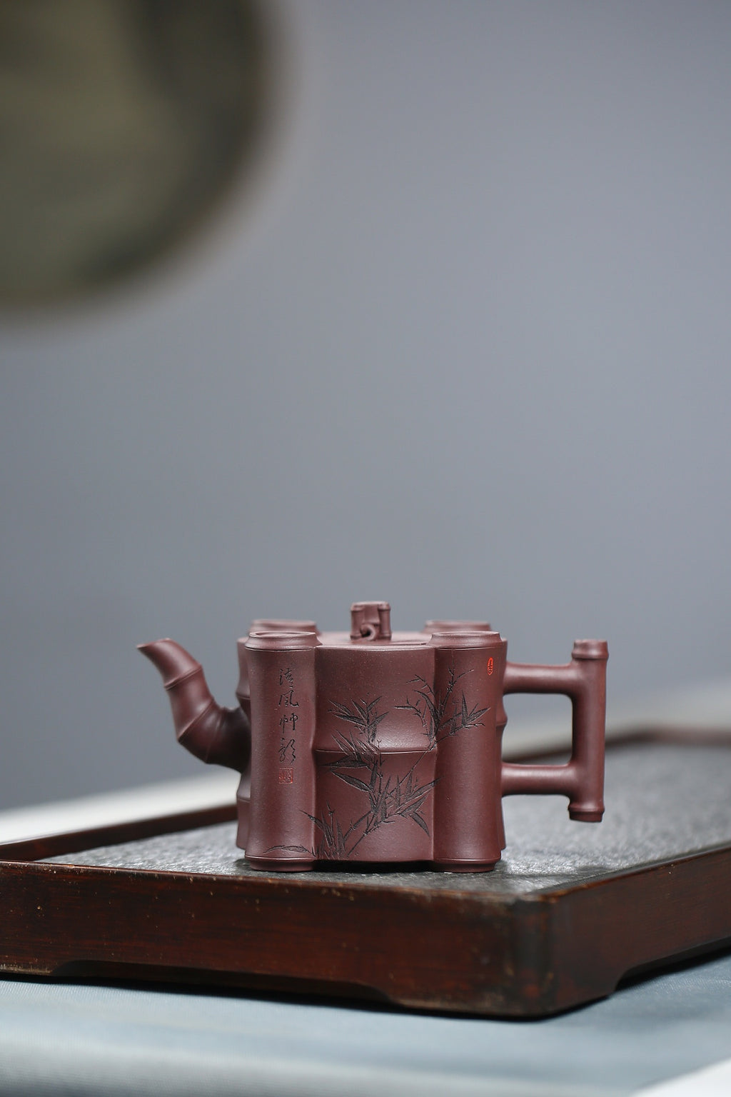 研高收藏重器【四方乐竹】 作者：刘红仙 职称：研究员级高级工艺美术师 容量：380cc 泥料： 稀有紫茄泥