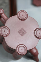 研高收藏重器【四方乐竹】 作者：刘红仙 职称：研究员级高级工艺美术师 容量：380cc 泥料： 稀有紫茄泥