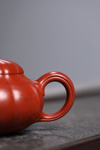 研高收藏重器【莲生】 作者：刘红仙 职称：研究员级高级工艺美术师 容量：420cc 泥料： 稀有可心朱泥