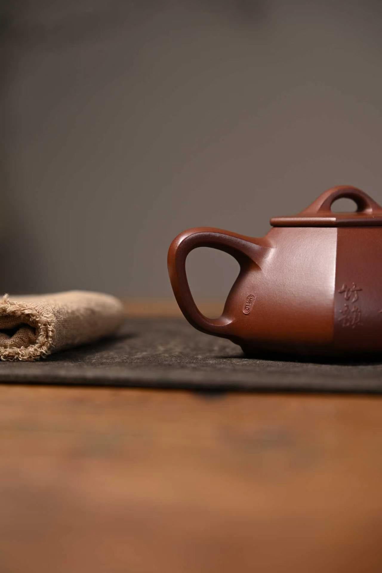 鑫印堂收藏重器【 六方石瓢】 作者：徐老师 容量： 250cc 泥料： 紫泥大红袍