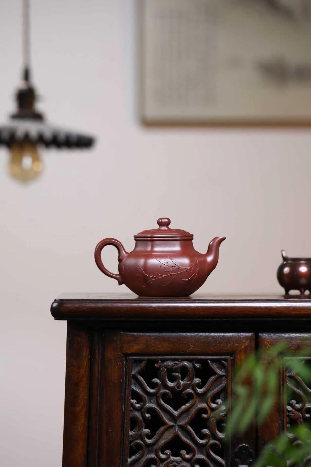 收藏重器【 六方菱花】 作者：徐老师 容量： 170cc 泥料： 紫泥大红袍