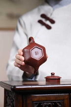 收藏重器【 六方菱花】 作者：徐老师 容量： 170cc 泥料： 紫泥大红袍