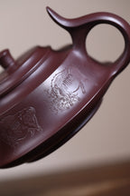 鑫印堂收藏重器【牛转乾坤】 作者：徐老师 容量： 170cc 泥料： 紫泥大红袍
