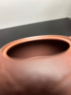 中国紫砂界当代梅王·朱炳浩(石陶）本工巅峰臻品《半月壶》——原矿优质底槽清·180cc ——任淦庭大师高徒｜朱炳浩（石陶）之作