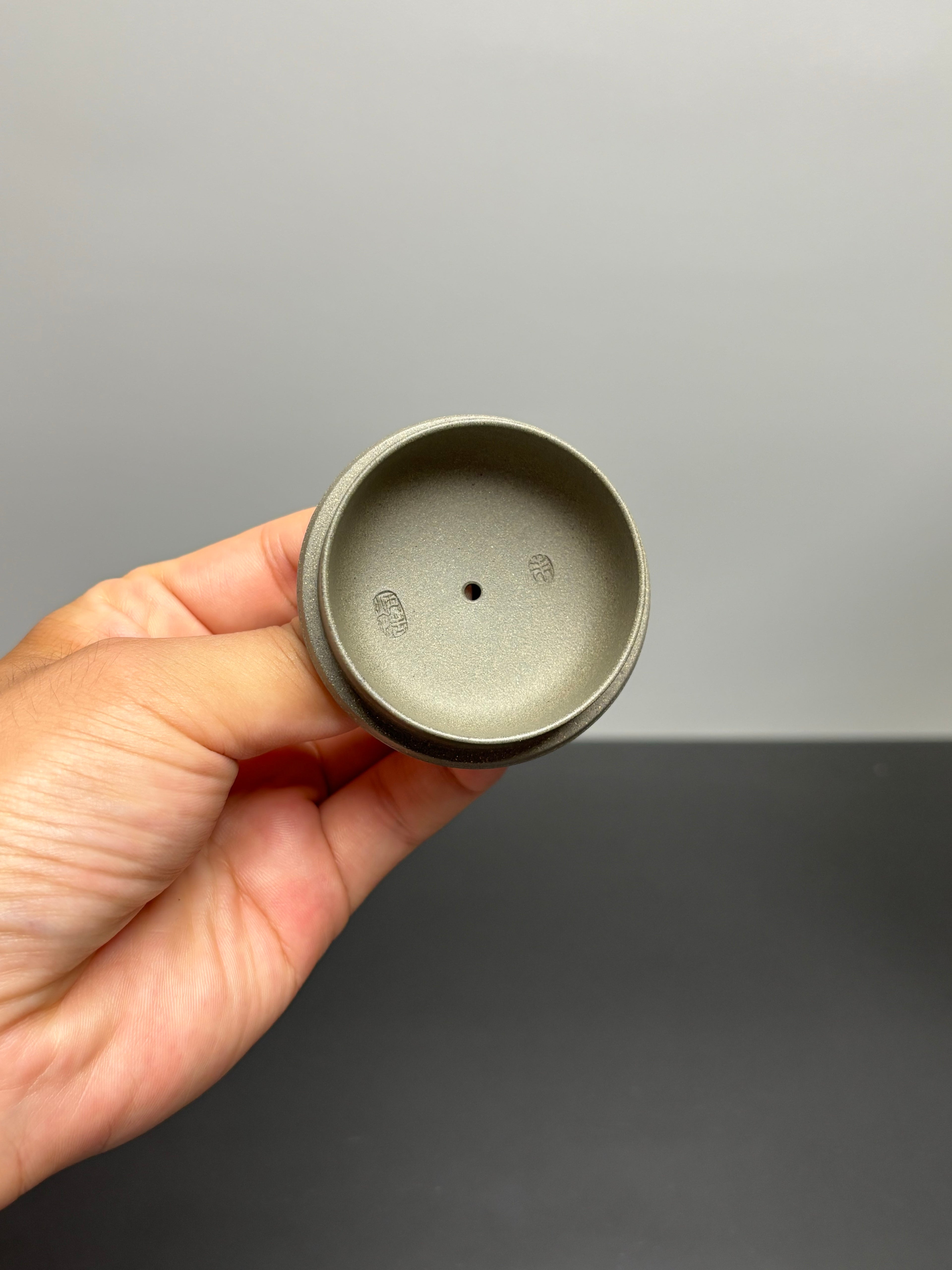 中国紫砂界当代梅王·朱炳浩(石陶）本工巅峰臻品《劲竹石瓢》——原矿优质松华青段·180cc（梅竹双清） ——任淦庭大师高徒｜朱炳浩（石陶）之作
