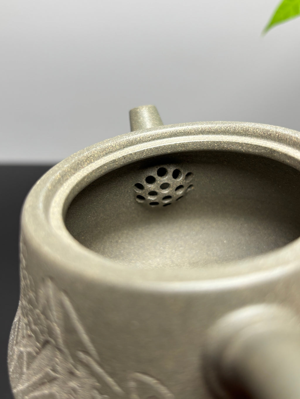 中国紫砂界当代梅王·朱炳浩(石陶）本工巅峰臻品《劲竹石瓢》——原矿优质松华青段·180cc（梅竹双清） ——任淦庭大师高徒｜朱炳浩（石陶）之作