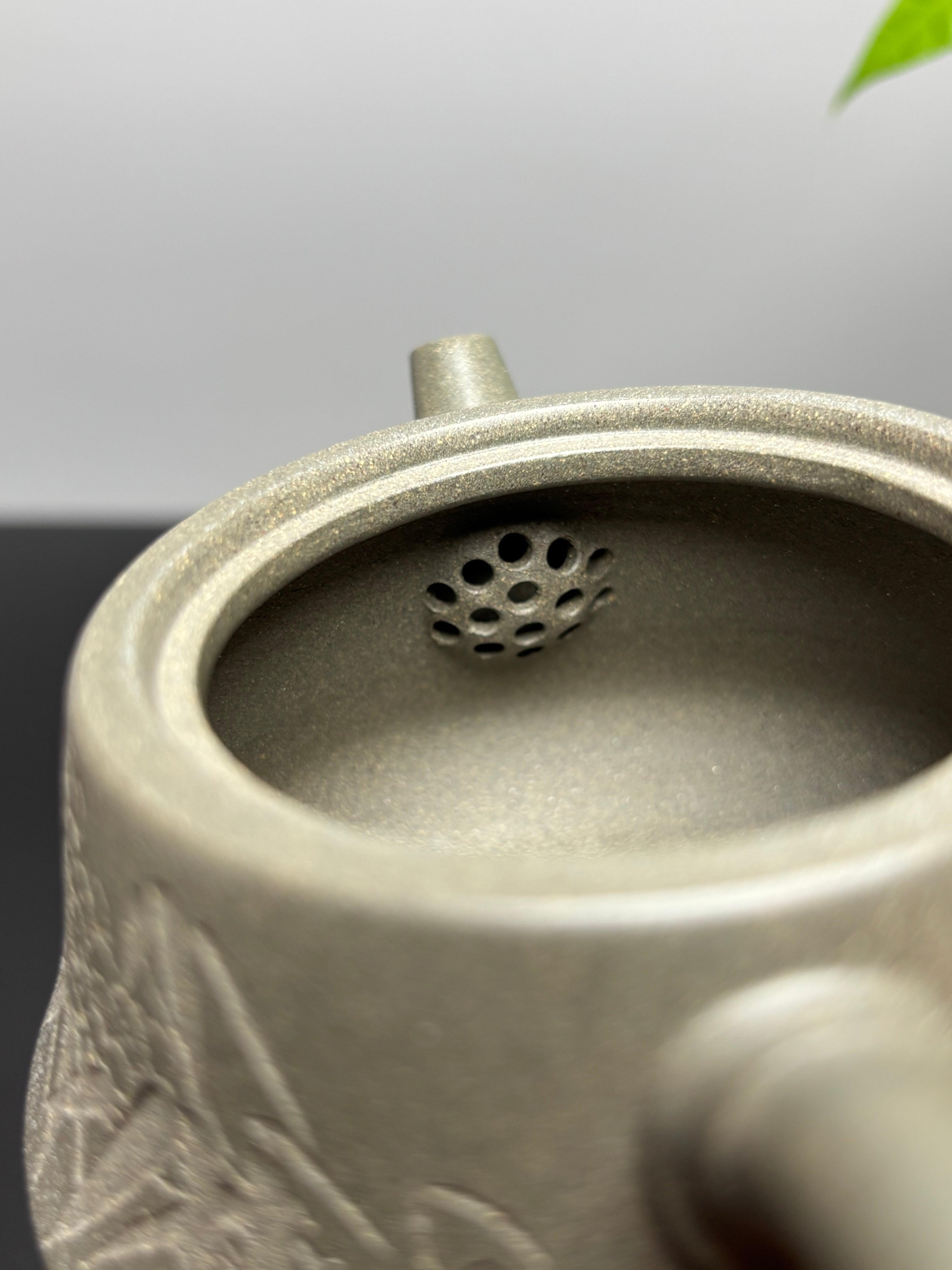 中国紫砂界当代梅王·朱炳浩(石陶）本工巅峰臻品《劲竹石瓢》——原矿优质松华青段·180cc（梅竹双清） ——任淦庭大师高徒｜朱炳浩（石陶）之作