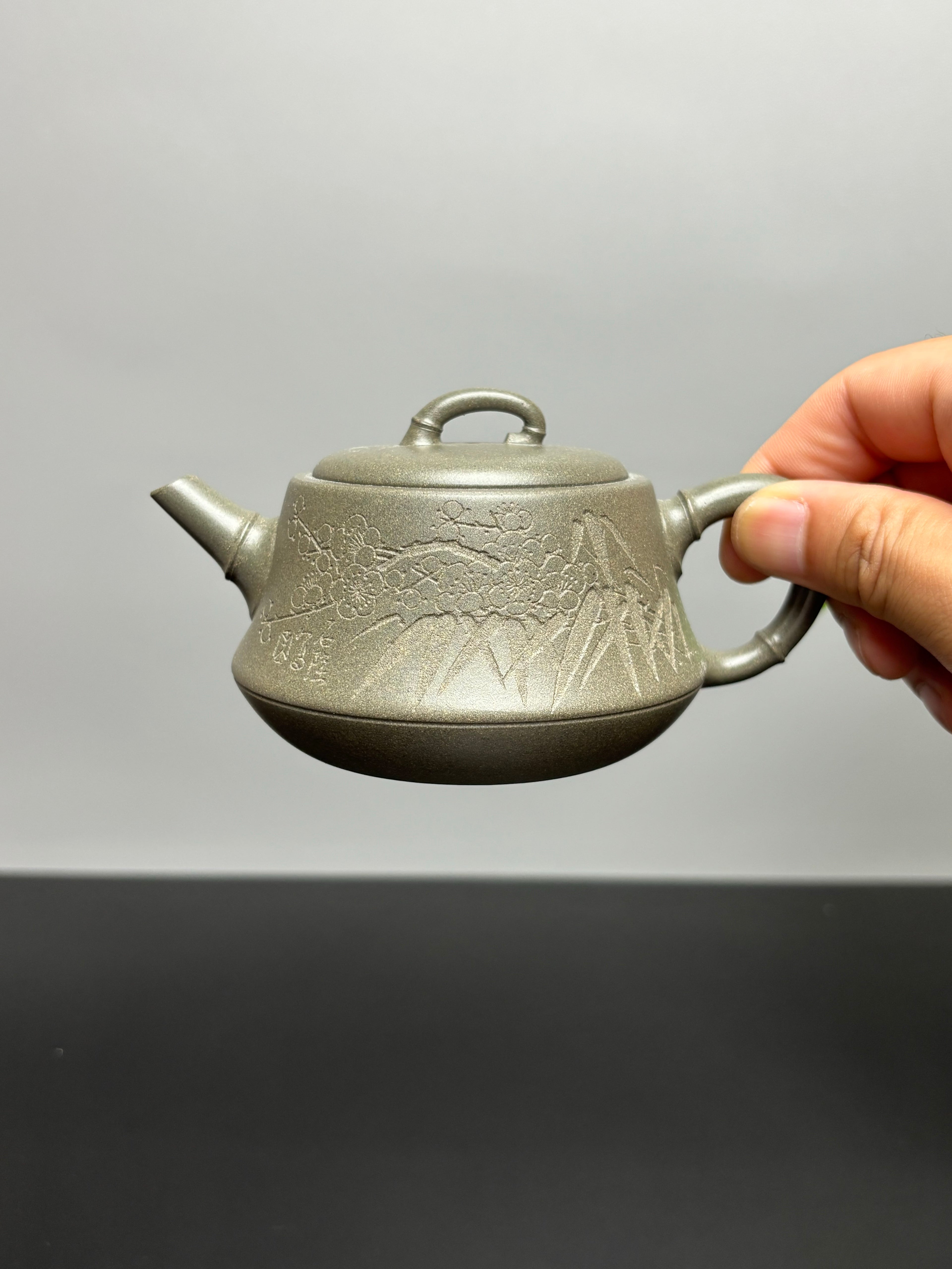 中国紫砂界当代梅王·朱炳浩(石陶）本工巅峰臻品《劲竹石瓢》——原矿优质松华青段·180cc（梅竹双清） ——任淦庭大师高徒｜朱炳浩（石陶）之作