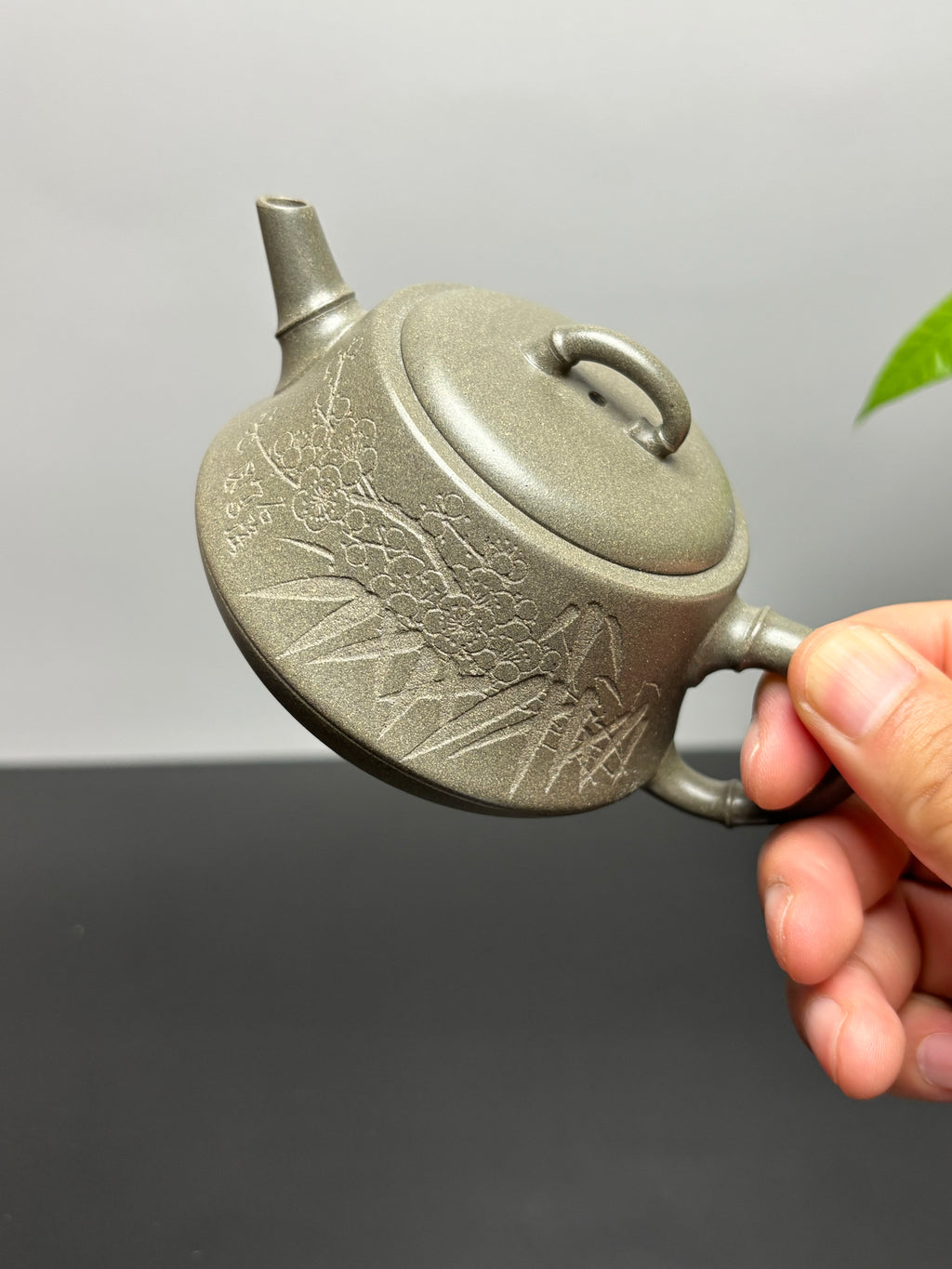中国紫砂界当代梅王·朱炳浩(石陶）本工巅峰臻品《劲竹石瓢》——原矿优质松华青段·180cc（梅竹双清） ——任淦庭大师高徒｜朱炳浩（石陶）之作