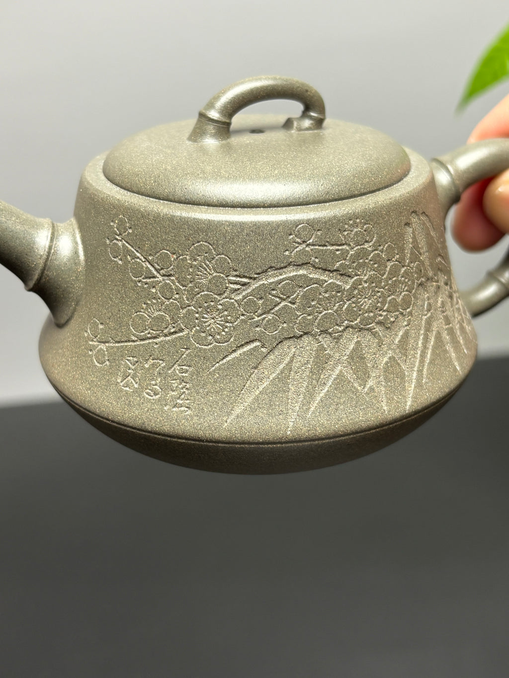 中国紫砂界当代梅王·朱炳浩(石陶）本工巅峰臻品《劲竹石瓢》——原矿优质松华青段·180cc（梅竹双清） ——任淦庭大师高徒｜朱炳浩（石陶）之作