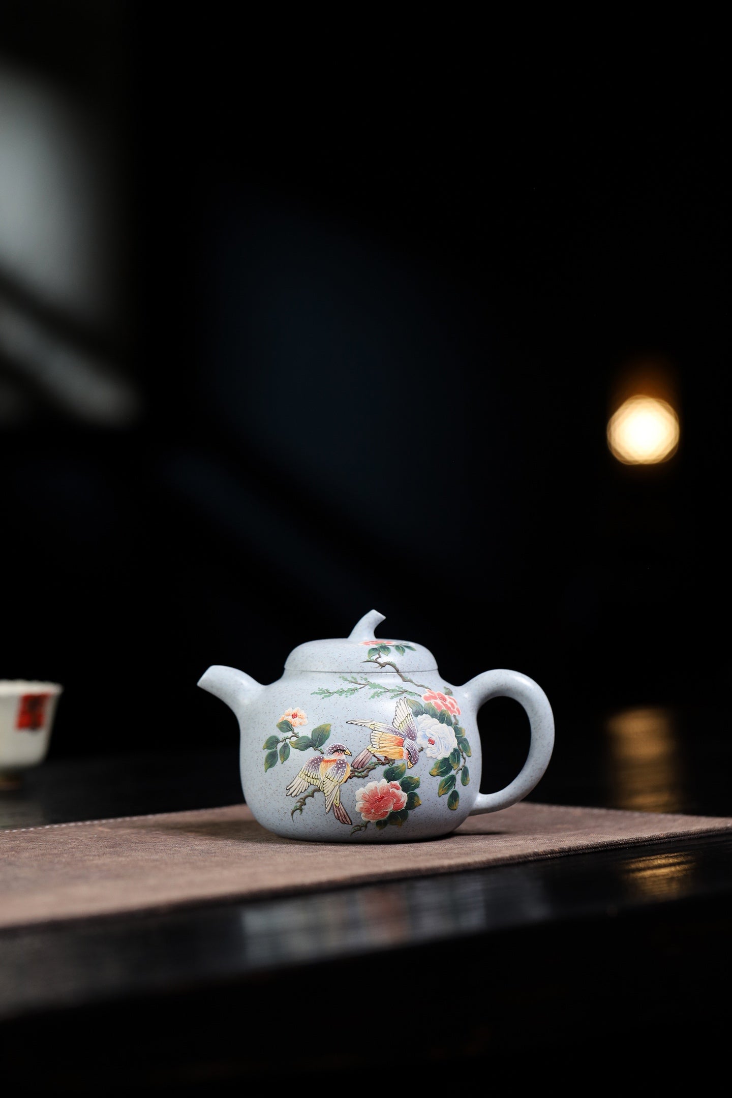 景德镇国大师任瑞华装饰【茄段】 泥料，海蓝泥，容量320cc 作者：杨军保 国家级工艺美术师
