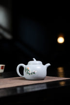 景德镇国大师任瑞华装饰【茄段】 泥料，海蓝泥，容量320cc 作者：杨军保 国家级工艺美术师