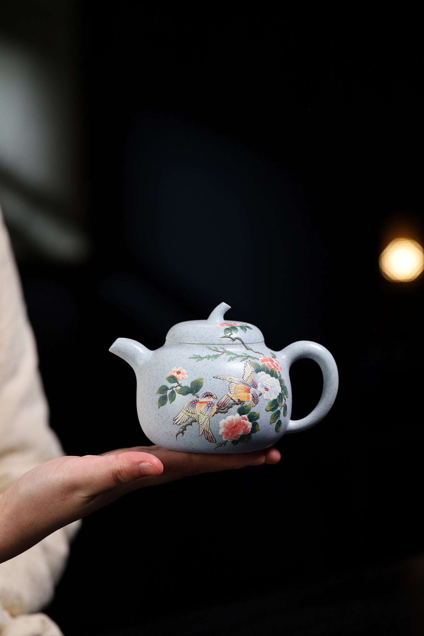 景德镇国大师任瑞华装饰【茄段】 泥料，海蓝泥，容量320cc 作者：杨军保 国家级工艺美术师