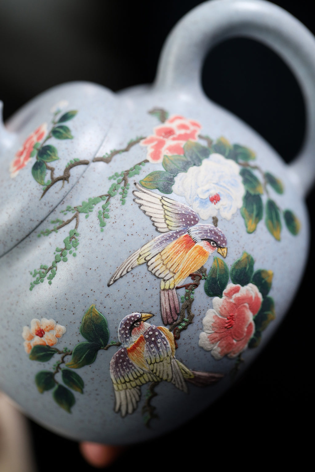 景德镇国大师任瑞华装饰【茄段】 泥料，海蓝泥，容量320cc 作者：杨军保 国家级工艺美术师