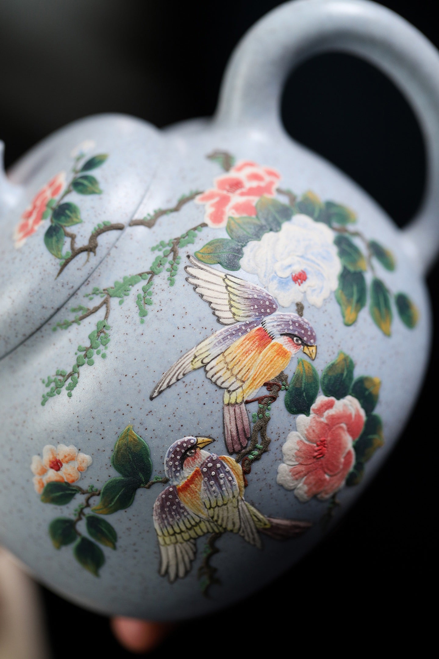 景德镇国大师任瑞华装饰【茄段】 泥料，海蓝泥，容量320cc 作者：杨军保 国家级工艺美术师