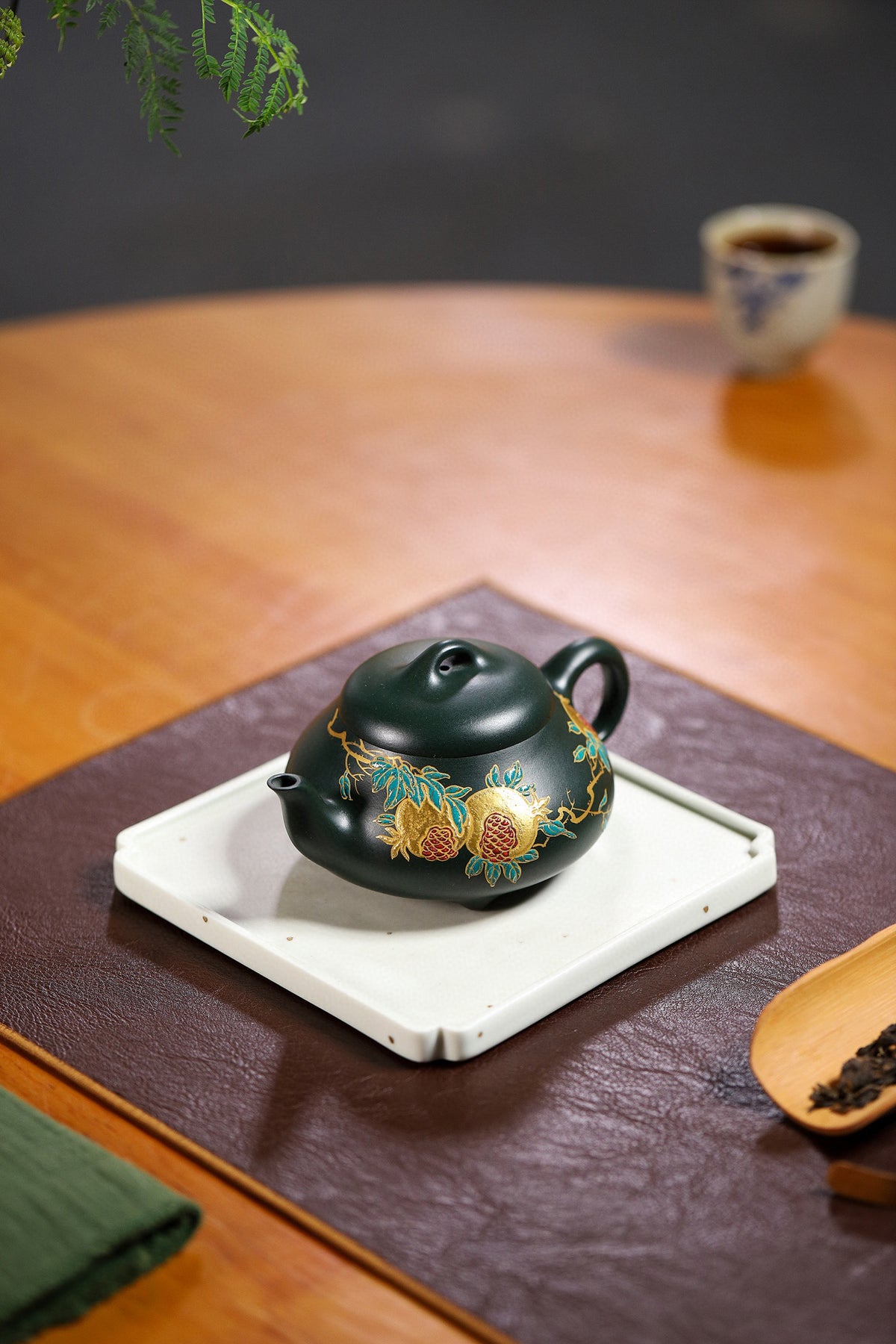Teacher Yang Peng recommends ❀ Hantang Shipiao Jingdezhen National Master Ren Ruihua's gold and silver inlay craftsmanship 【Clay】 Republic of China green clay 【Capacity】 230cc - ZishaTeapotChina